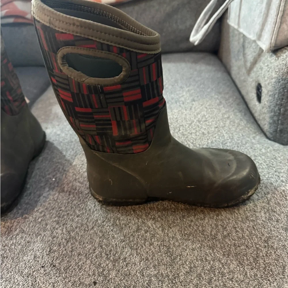Bogs Kids Waterproof Rain Boots - Grey with Red/Black Pattern Size 4